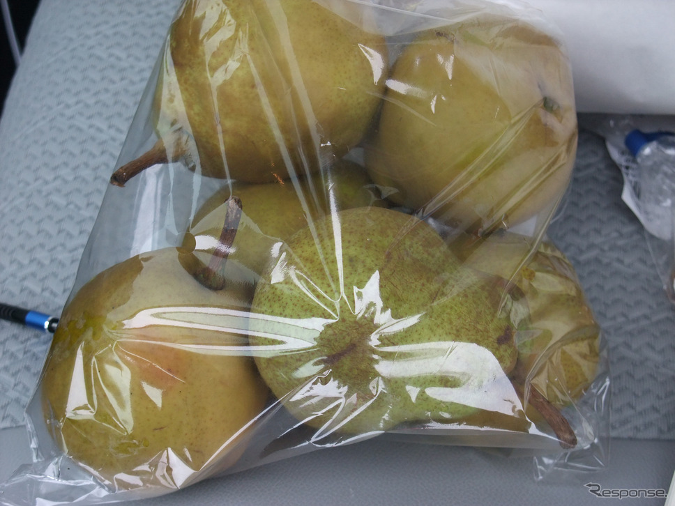 道の駅あさひまちで試しにラ・フランスを買ってみた。何で3袋買わなかったんだろうと後で思うような味だった。《写真撮影 井元康一郎》