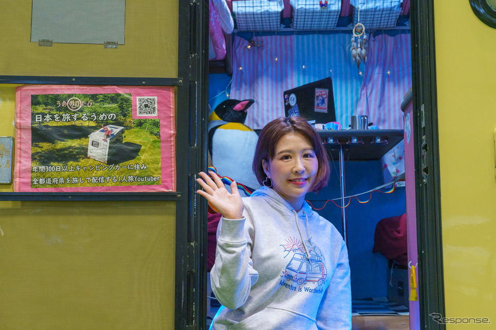 ピンクの内装が個性的な"ゆめの"さんのキャンピングカー《写真 石川徹》