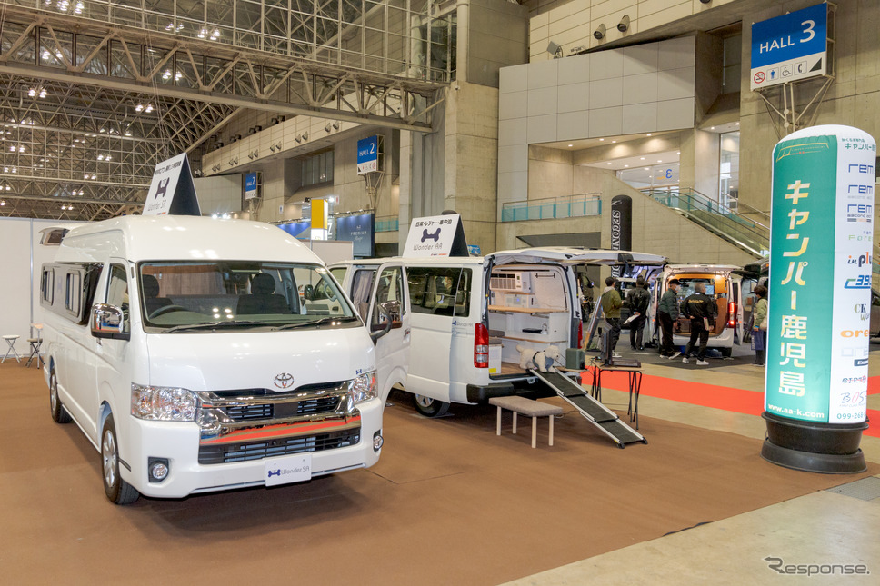 キャンパー鹿児島のブースにはペット対応のキャンピングカーを展示。《写真撮影 関口敬文》