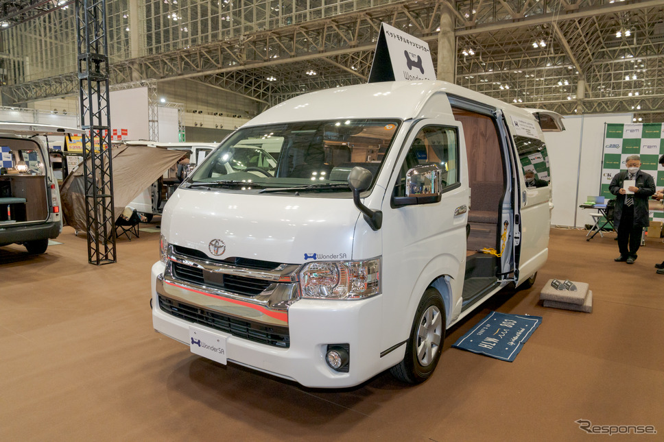 ハイエーススーパーロングワイドハイルーフをベースにした8ナンバー登録の『rem Wonder SA』。《写真撮影 関口敬文》