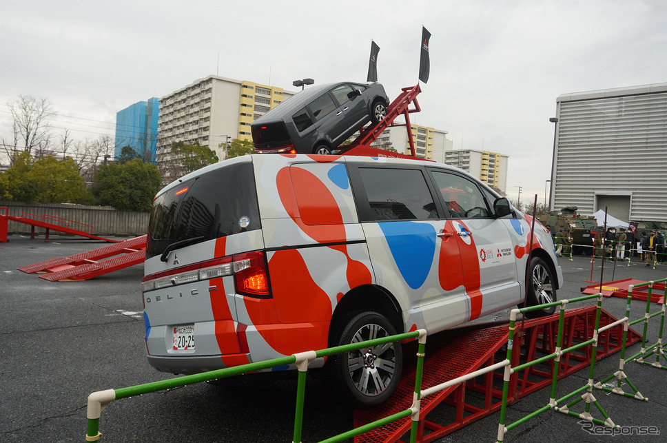 三菱 デリカD:5 大阪・関西万博公式 ラッピング車両（大阪オートメッセ2023）《写真撮影 宮崎壮人》