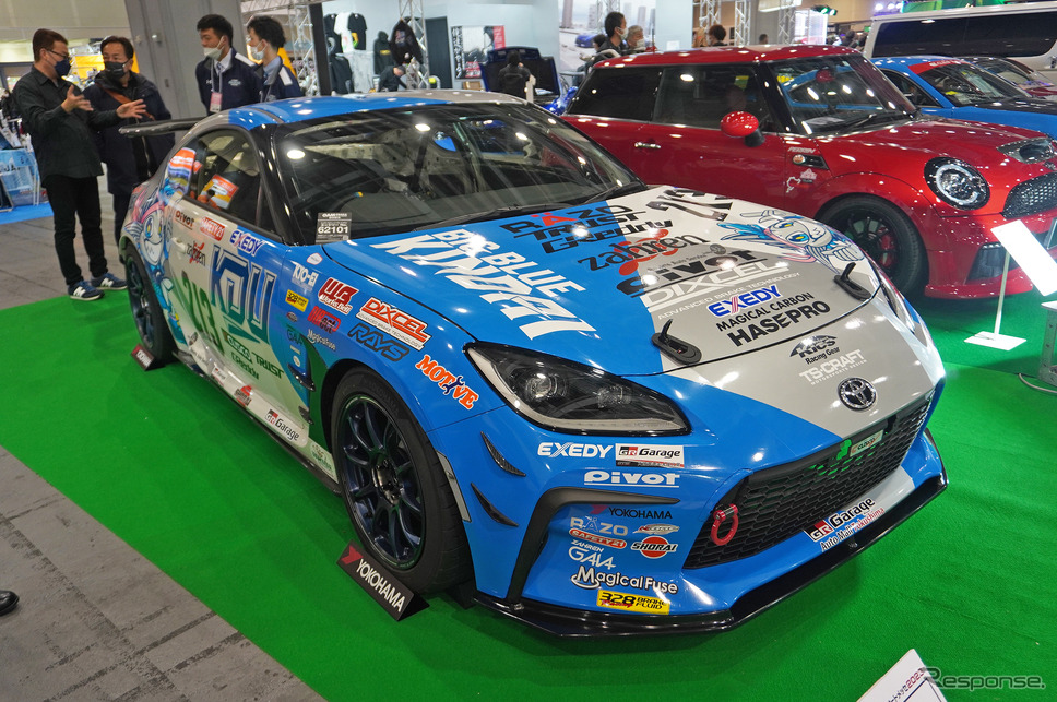 近畿大学体育会自動車部「KINDAI BIG BLUE RACING」のGR86(大阪オートメッセ2023)《写真撮影 宮崎壮人》