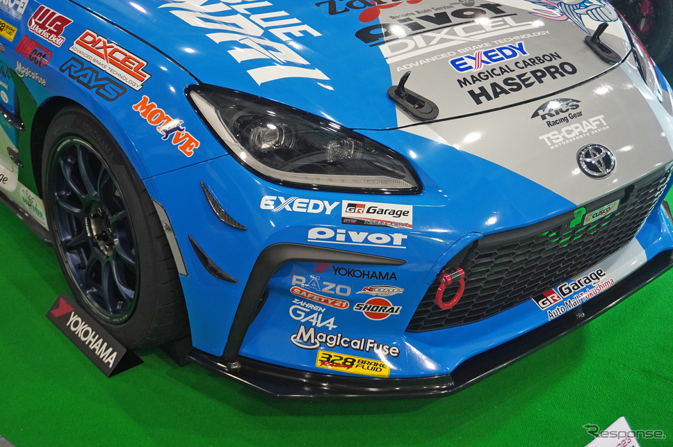 近畿大学体育会自動車部「KINDAI BIG BLUE RACING」のGR86(大阪オートメッセ2023)《写真撮影 宮崎壮人》
