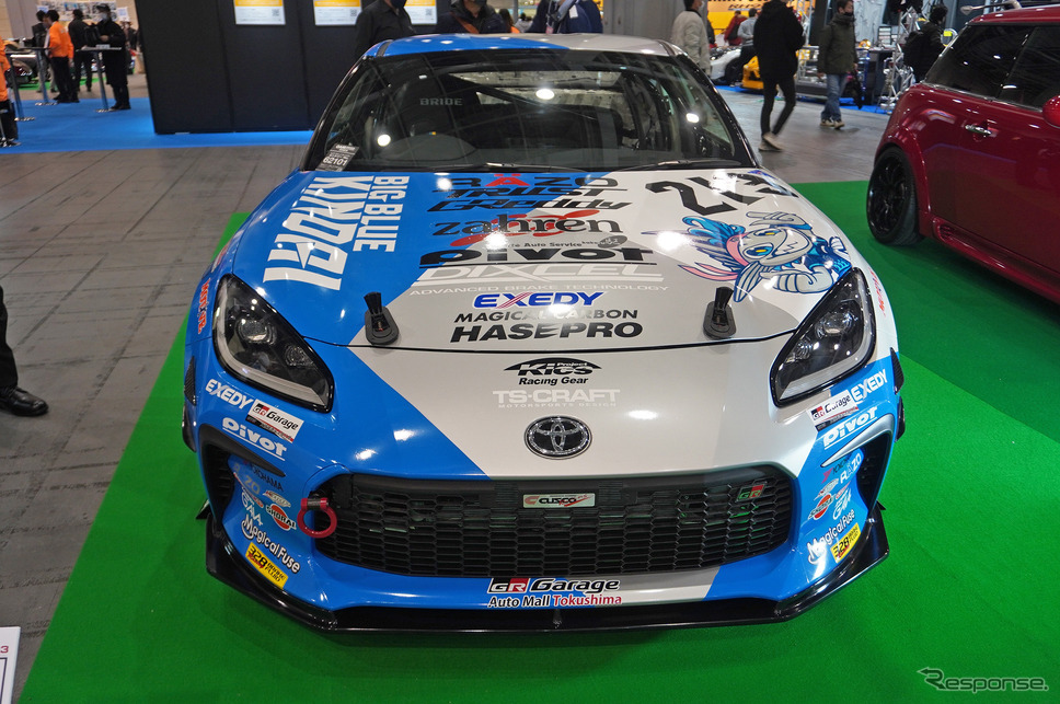 近畿大学体育会自動車部「KINDAI BIG BLUE RACING」のGR86(大阪オートメッセ2023)《写真撮影 宮崎壮人》