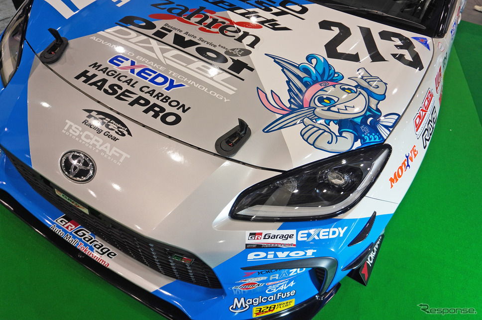 近畿大学体育会自動車部「KINDAI BIG BLUE RACING」のGR86(大阪オートメッセ2023)《写真撮影 宮崎壮人》