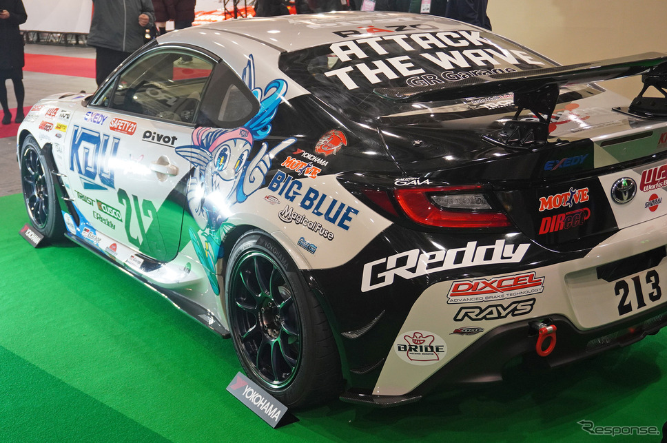 近畿大学体育会自動車部「KINDAI BIG BLUE RACING」のGR86(大阪オートメッセ2023)《写真撮影 宮崎壮人》