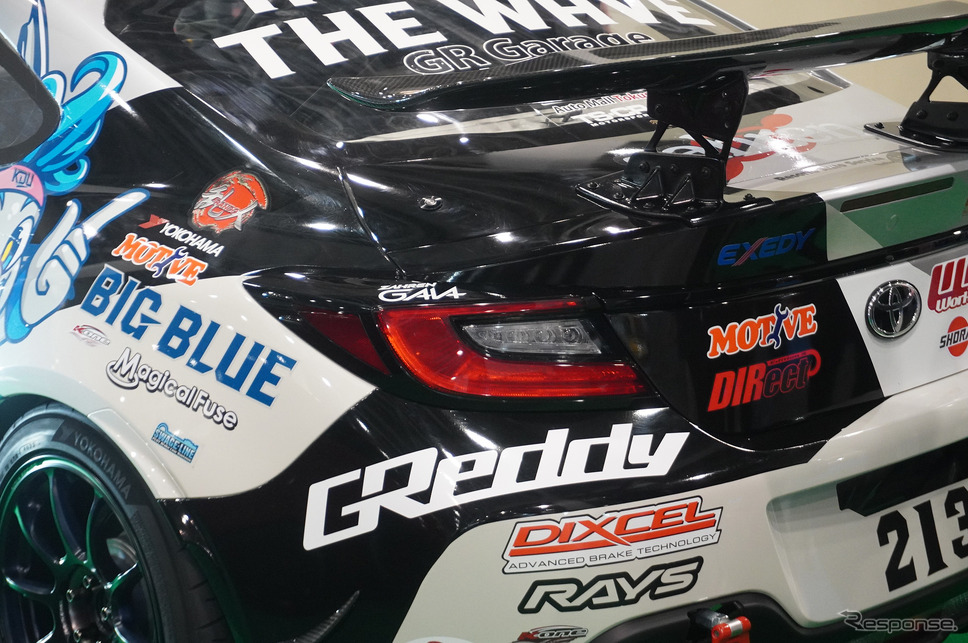 近畿大学体育会自動車部「KINDAI BIG BLUE RACING」のGR86(大阪オートメッセ2023)《写真撮影 宮崎壮人》