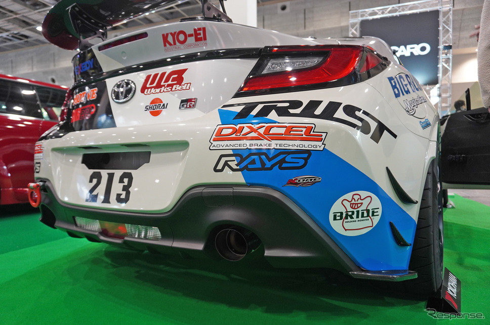 近畿大学体育会自動車部「KINDAI BIG BLUE RACING」のGR86(大阪オートメッセ2023)《写真撮影 宮崎壮人》