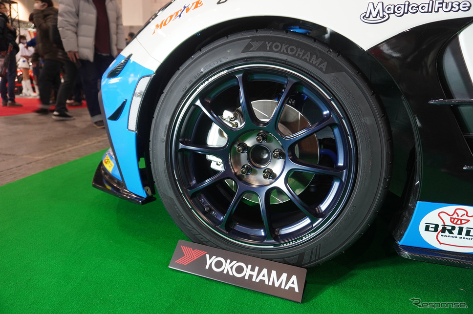 近畿大学体育会自動車部「KINDAI BIG BLUE RACING」のGR86(大阪オートメッセ2023)《写真撮影 宮崎壮人》