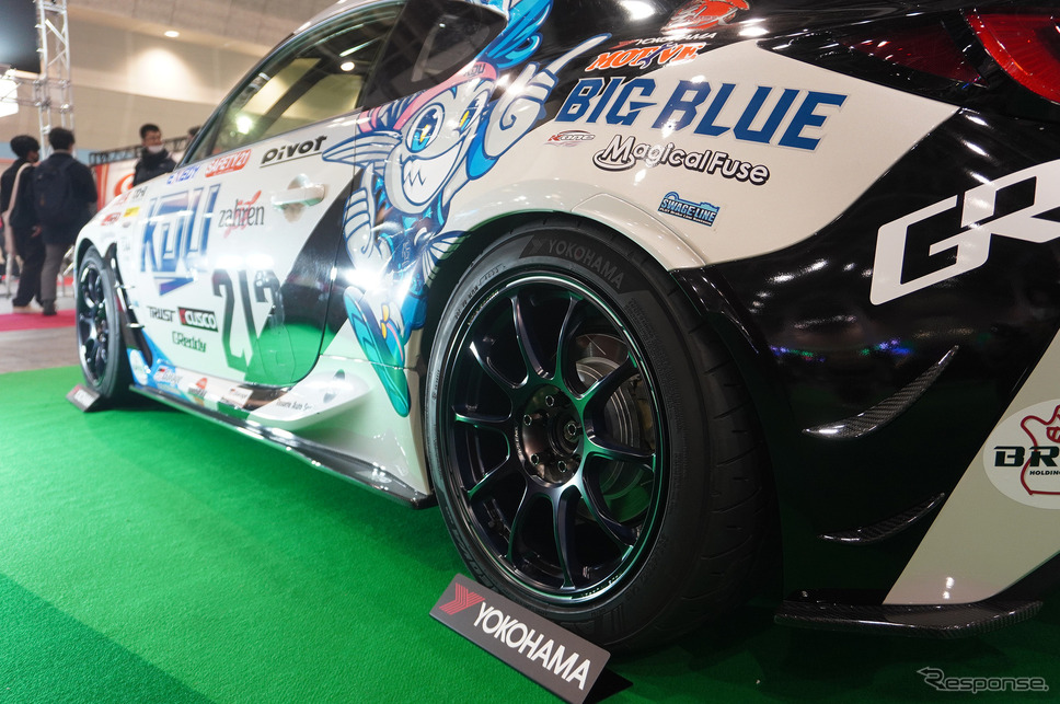 近畿大学体育会自動車部「KINDAI BIG BLUE RACING」のGR86(大阪オートメッセ2023)《写真撮影 宮崎壮人》