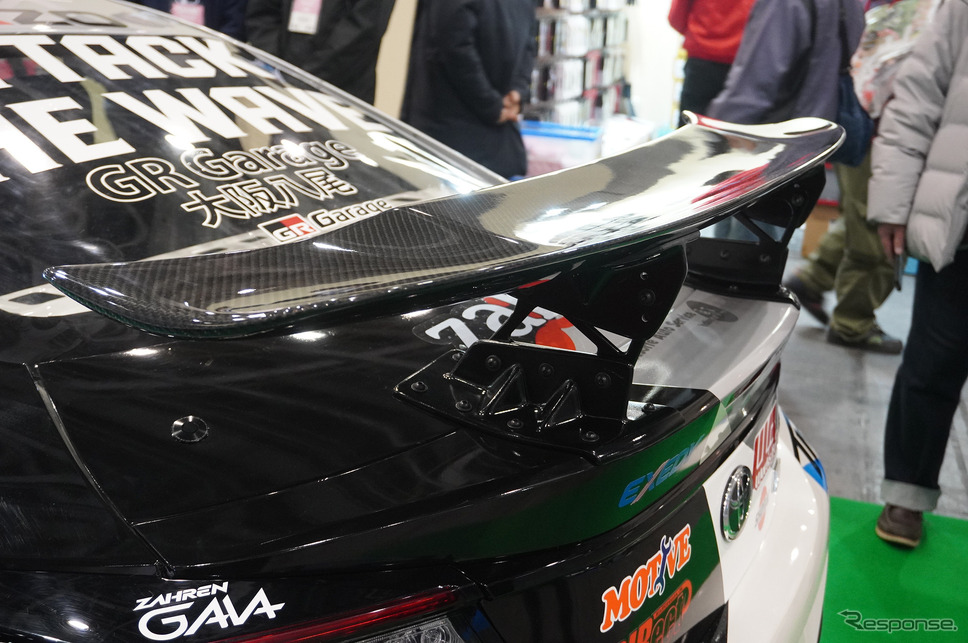 近畿大学体育会自動車部「KINDAI BIG BLUE RACING」のGR86(大阪オートメッセ2023)《写真撮影 宮崎壮人》