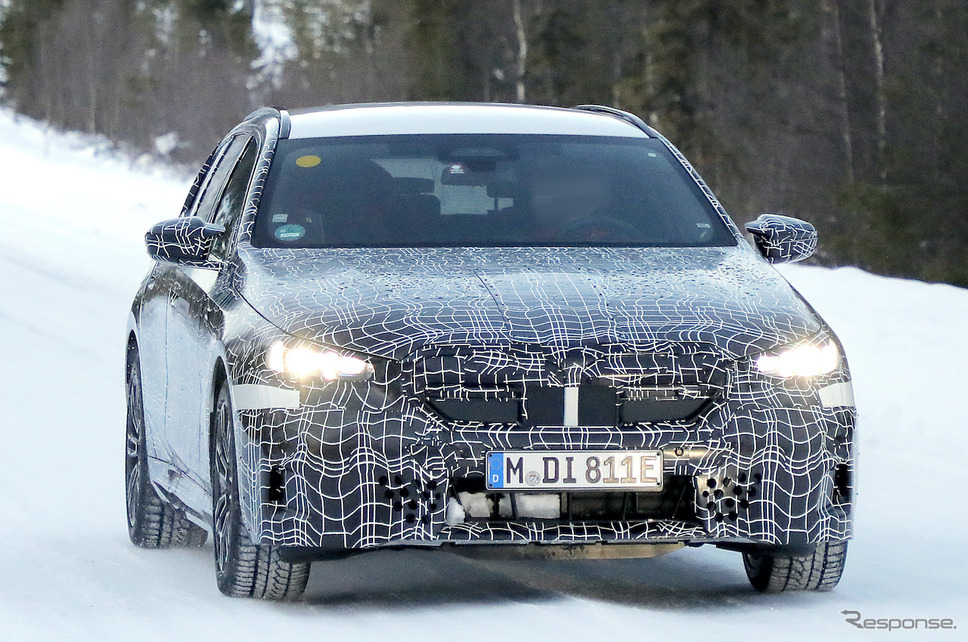 BMW i5ツーリング プロトタイプ(スクープ写真)《APOLLO NEWS SERVICE》