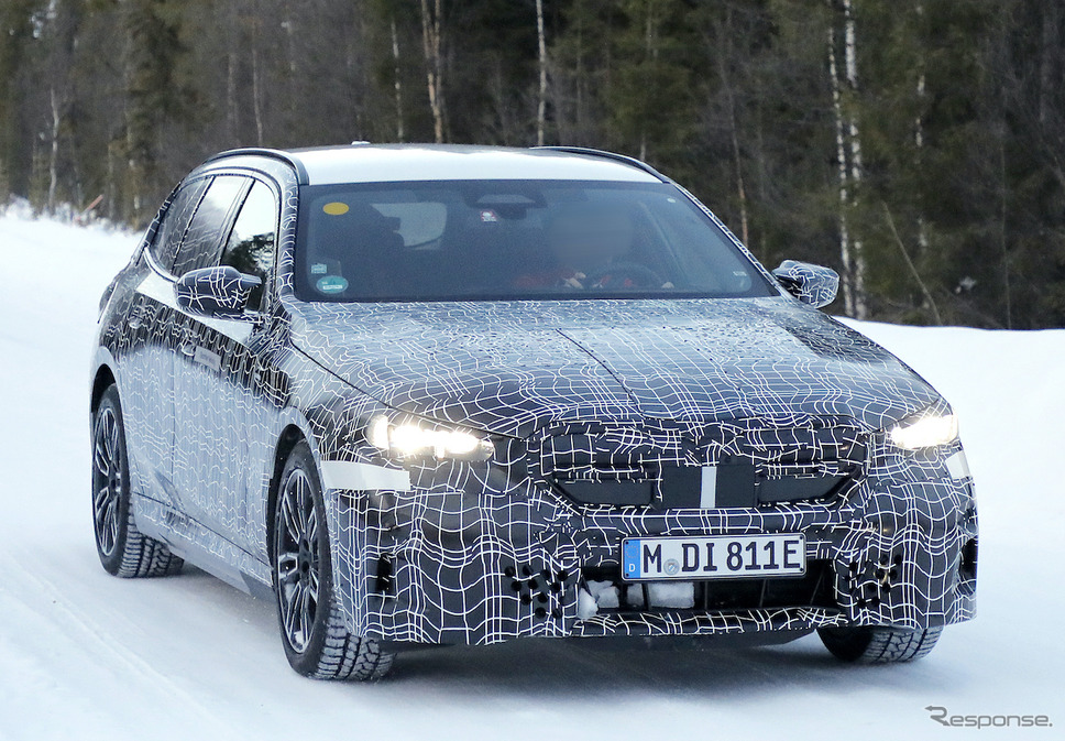 BMW i5ツーリング プロトタイプ(スクープ写真)《APOLLO NEWS SERVICE》