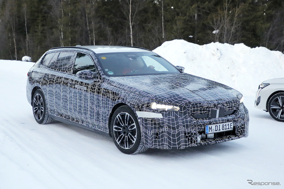 BMW i5ツーリング プロトタイプ(スクープ写真)《APOLLO NEWS SERVICE》