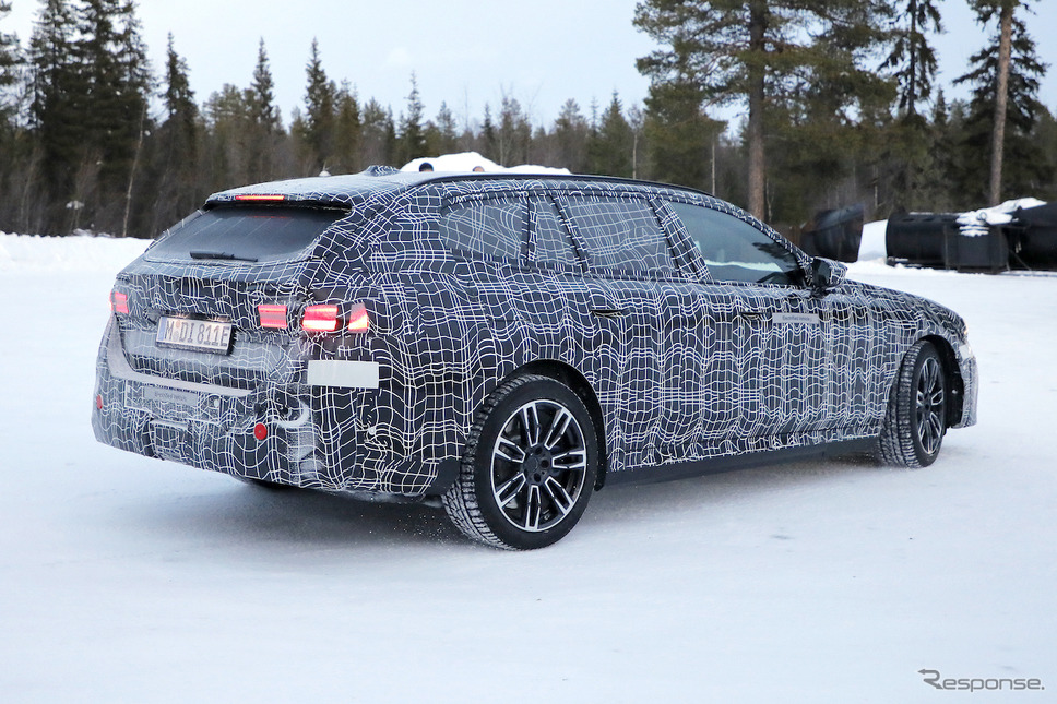 BMW i5ツーリング プロトタイプ(スクープ写真)《APOLLO NEWS SERVICE》