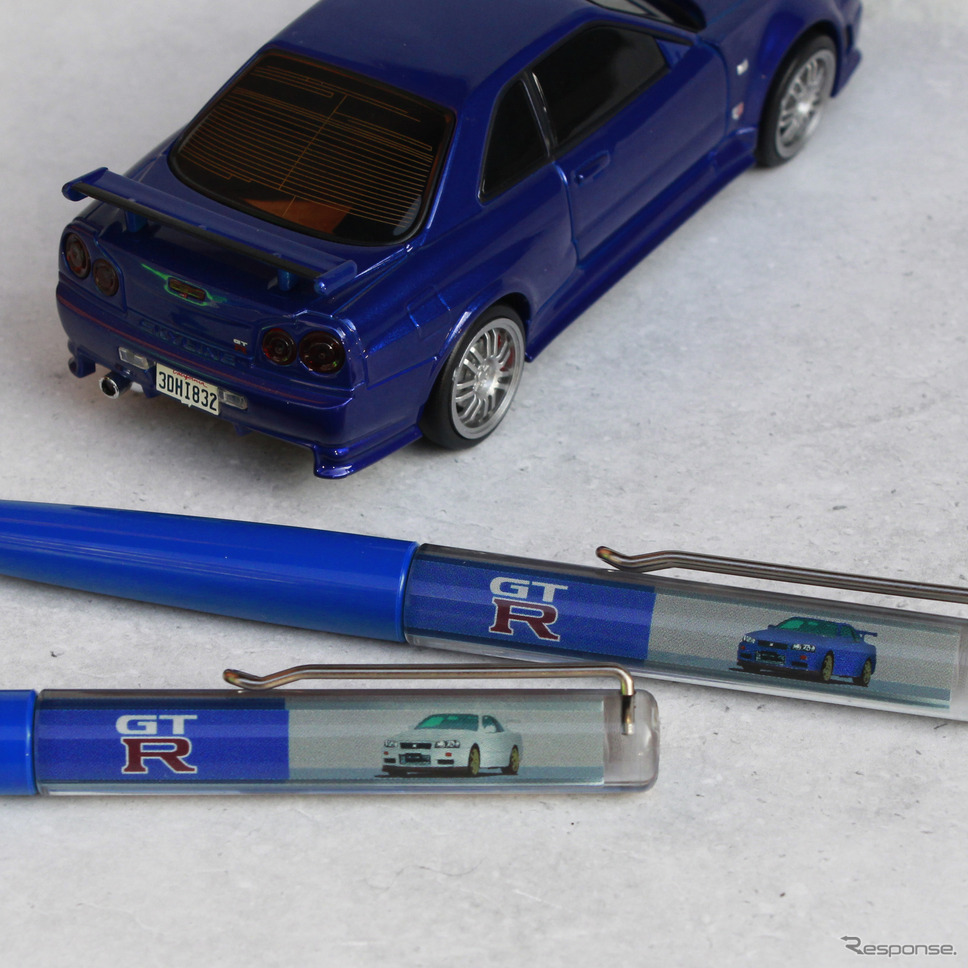 日産スカイラインGT-R(BNR34)デザイン フローティングペン《画像提供 株式会社フェイス》