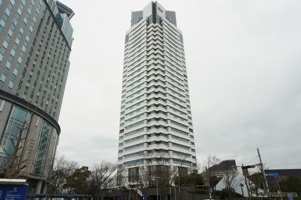 大阪オートメッセ2023の会場「インテックス大阪」の目の前にあるミズノ大阪本社《写真撮影 宮崎壮人》