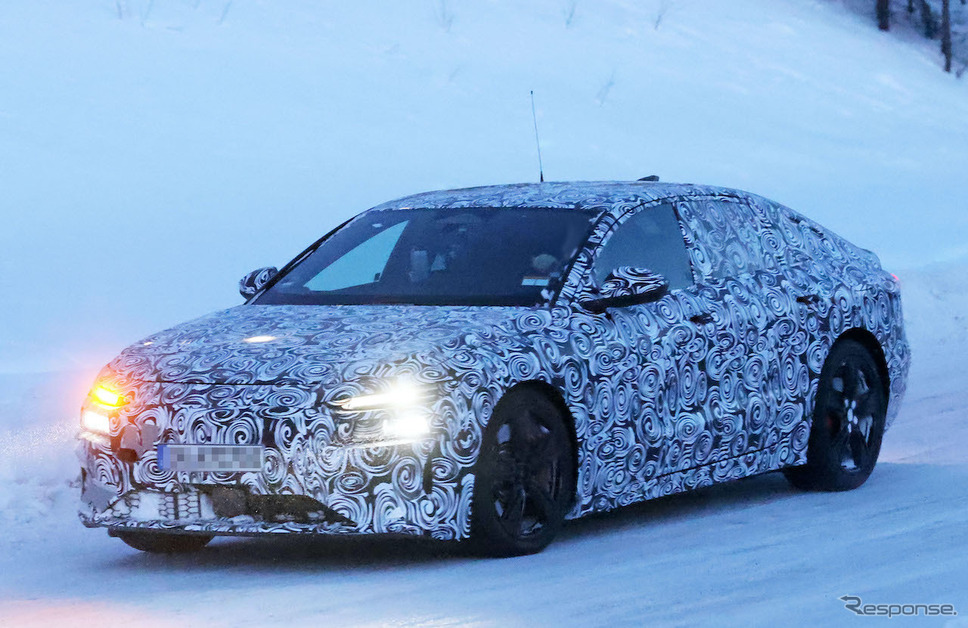 アウディ RS6 e-tron プロトタイプ(スクープ写真)《APOLLO NEWS SERVICE》