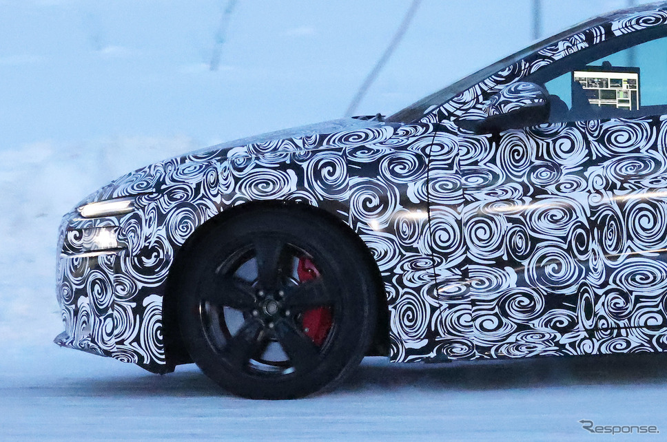 アウディ RS6 e-tron プロトタイプ(スクープ写真)《APOLLO NEWS SERVICE》
