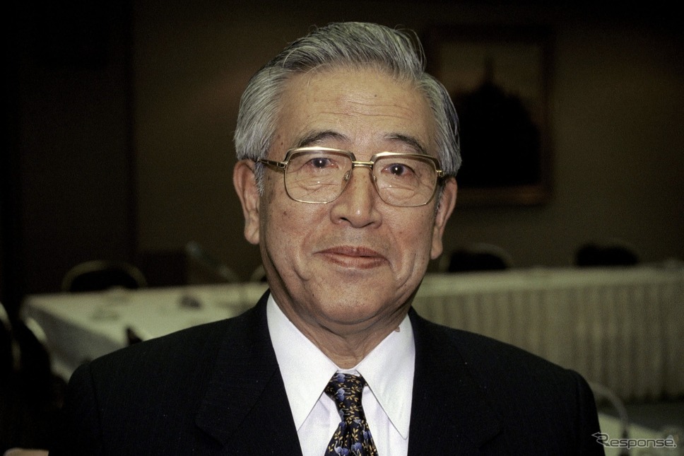 1996年、軽団会長時代の豊田章一郎氏《Photo by Ulrich Baumgarten/ゲッティイメージズ》
