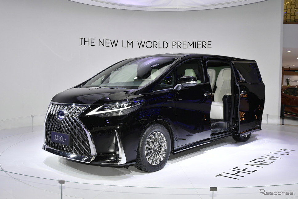 レクサスの高級ミニバン『LM』(上海モーターショー2019にて)《写真撮影 雪岡直樹》