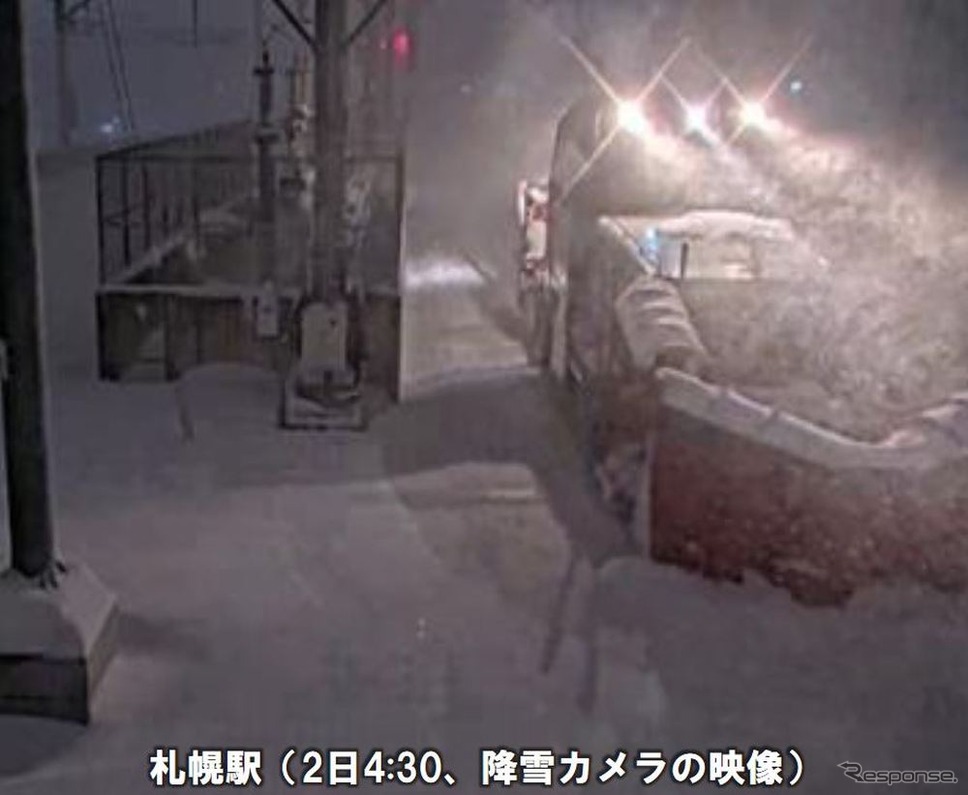 2月2日4時30分、降雪カメラが捉えた札幌駅の様子。《写真提供 北海道旅客鉄道》