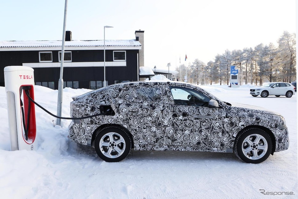 BMW iX2 市販型プロトタイプ（スクープ写真）《APOLLO NEWS SERVICE》