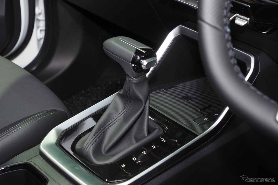トランスミッションは6MTかCVT(写真)が選べる《写真撮影 会田肇》