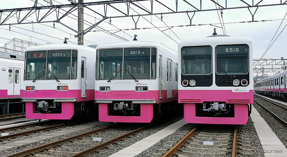 新京成の8800形と8000形（右端）。8000形は2021年11月に引退しており、今後は8800形の置換えが進められる。《写真撮影 大野雅人（Gazin Airlines）》