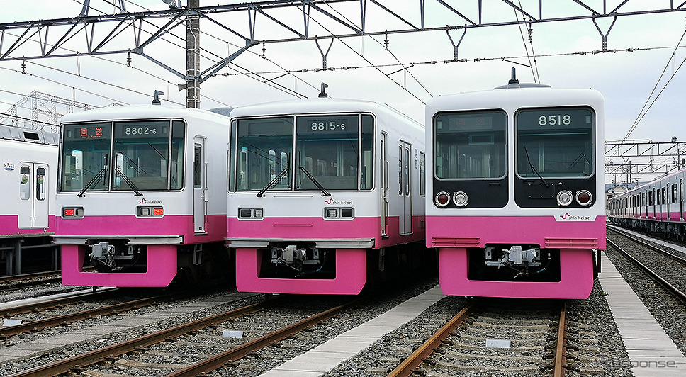 新京成の8800形と8000形(右端)。8000形は2021年11月に引退しており、今後は8800形の置換えが進められる。《写真撮影 大野雅人(Gazin Airlines)》