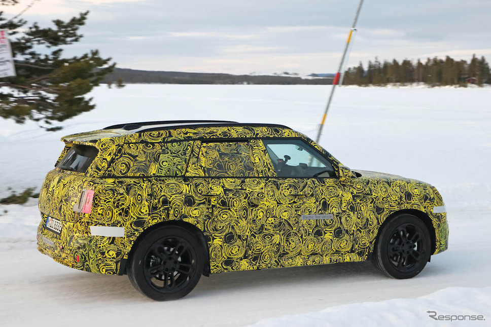 MINI クロスオーバー BEV プロトタイプ(スクープ写真)《APOLLO NEWS SERVICE》