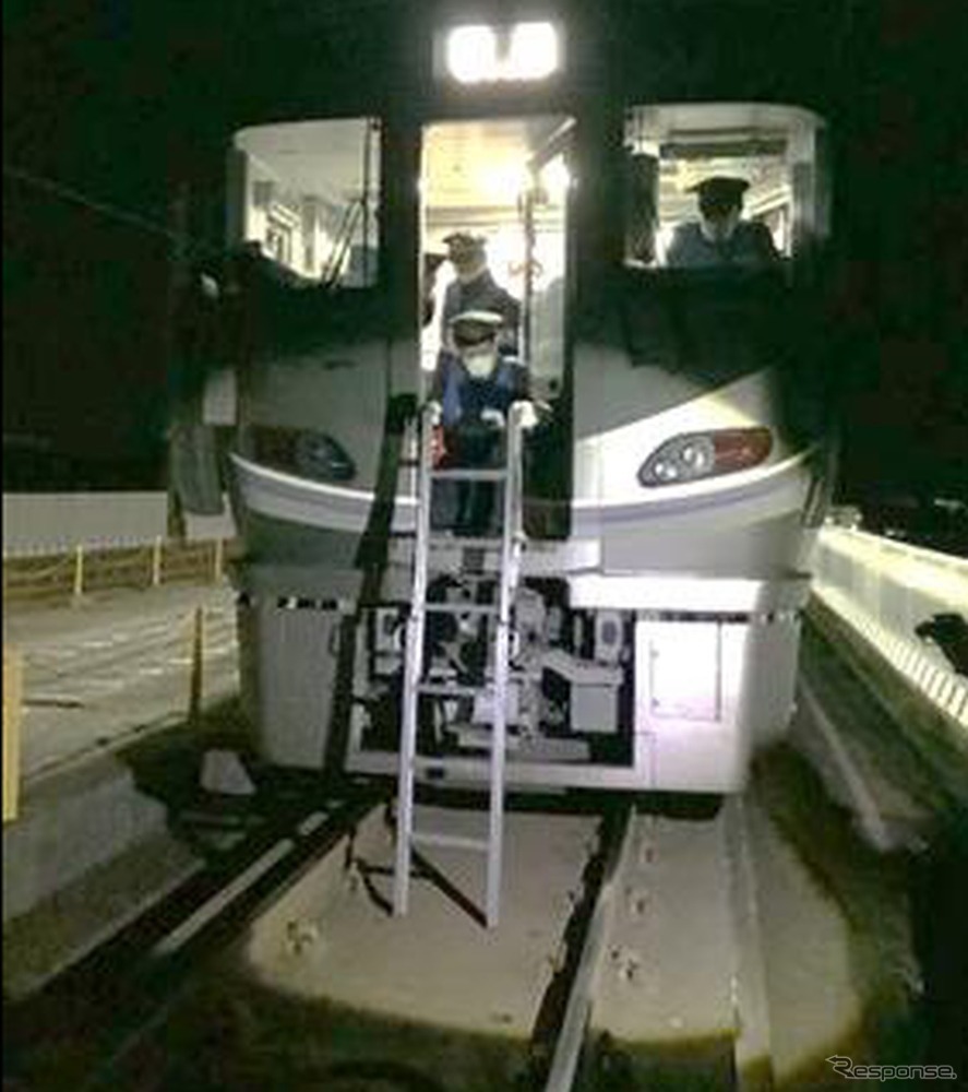 乗客の降車イメージ。《写真提供 西日本旅客鉄道》