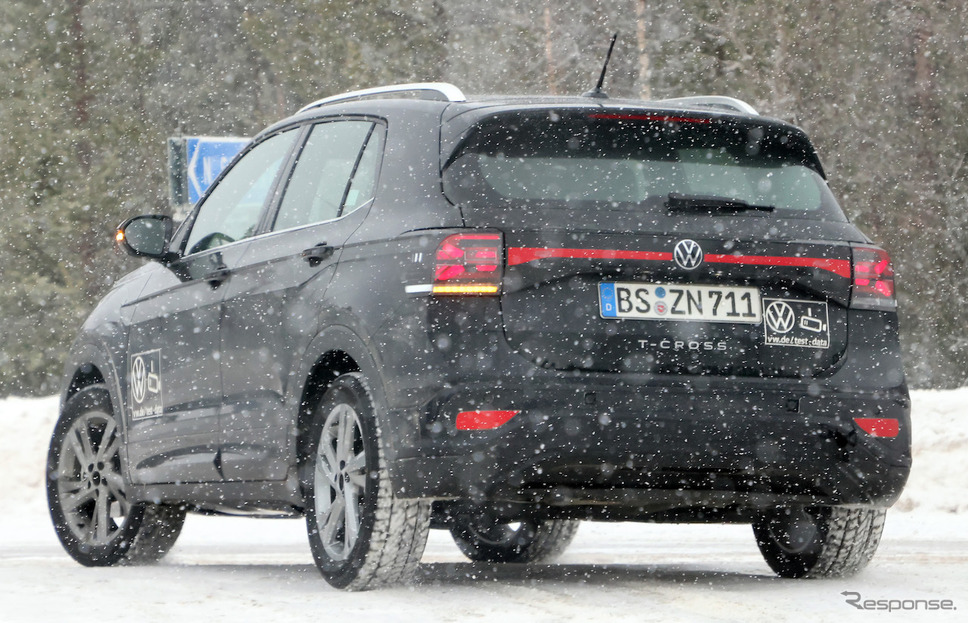 VW T-Cross 改良新型プロトタイプ(スクープ写真)《APOLLO NEWS SERVICE》