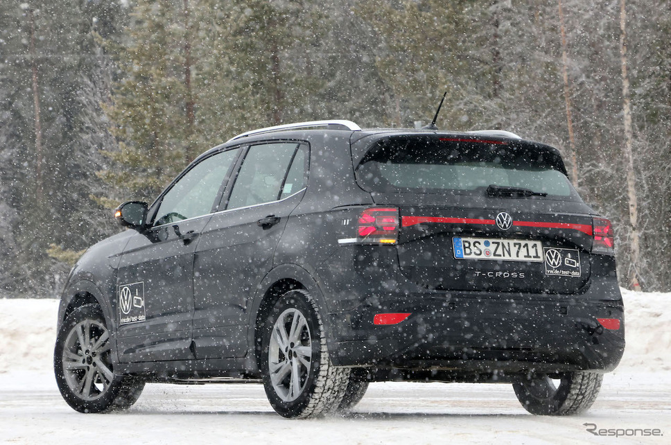 VW T-Cross 改良新型プロトタイプ(スクープ写真)《APOLLO NEWS SERVICE》