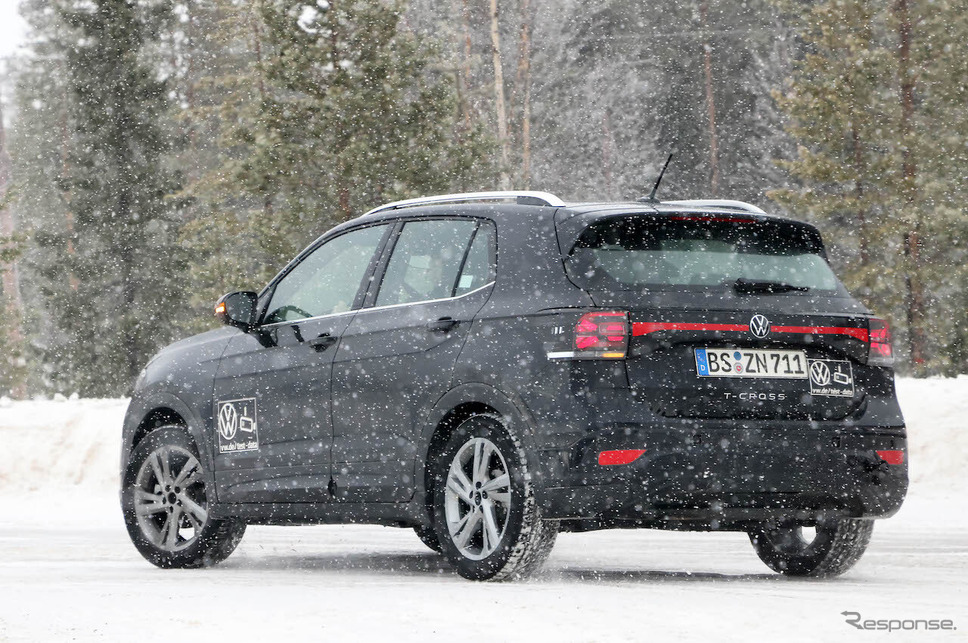 VW T-Cross 改良新型プロトタイプ(スクープ写真)《APOLLO NEWS SERVICE》