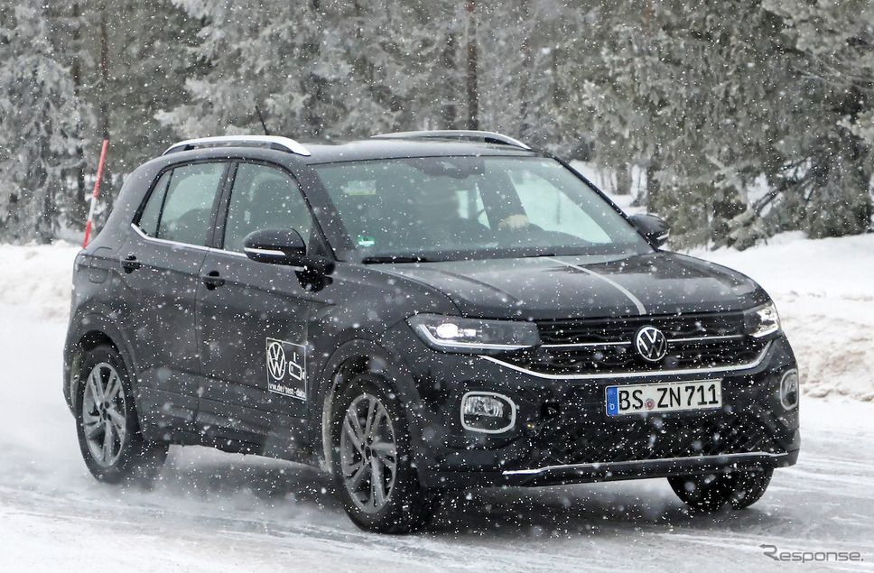 VW T-Cross 改良新型プロトタイプ(スクープ写真)《APOLLO NEWS SERVICE》