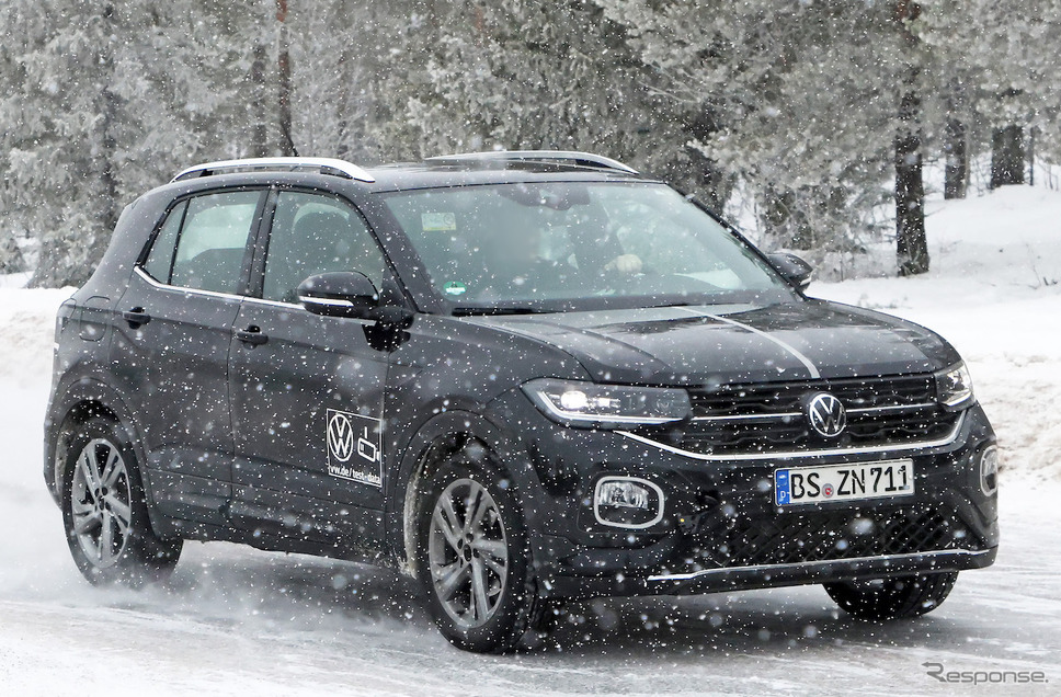 VW T-Cross 改良新型プロトタイプ(スクープ写真)《APOLLO NEWS SERVICE》