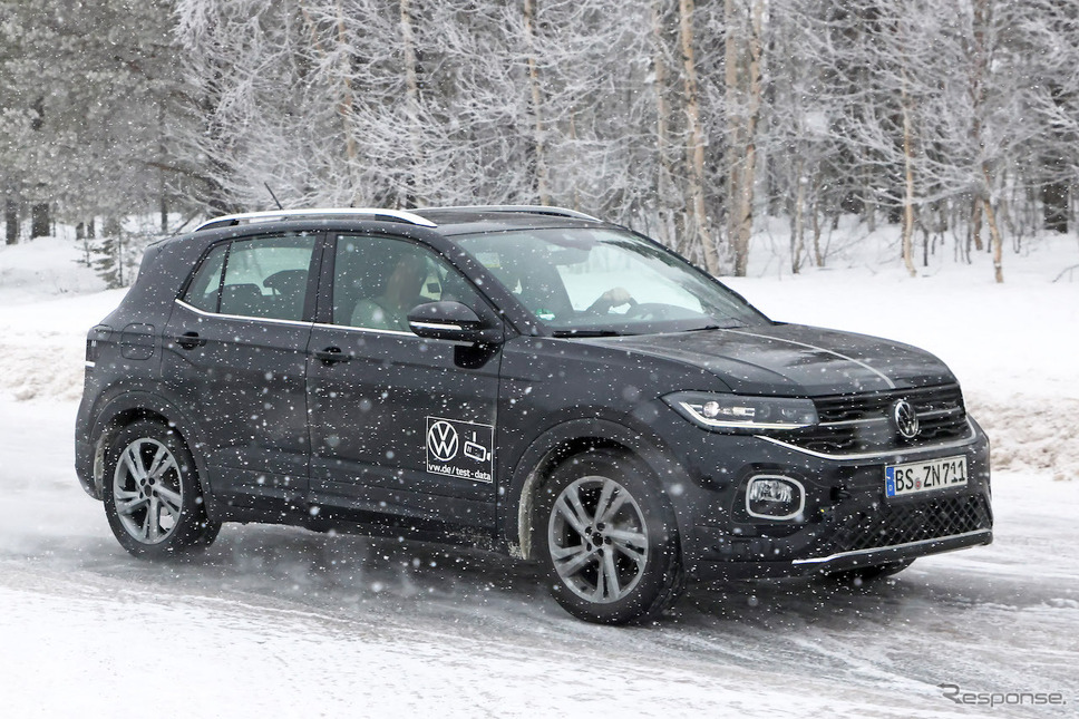 VW T-Cross 改良新型プロトタイプ(スクープ写真)《APOLLO NEWS SERVICE》