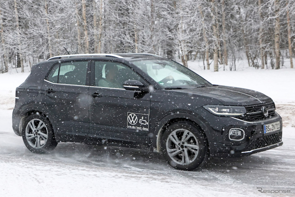 VW T-Cross 改良新型プロトタイプ(スクープ写真)《APOLLO NEWS SERVICE》