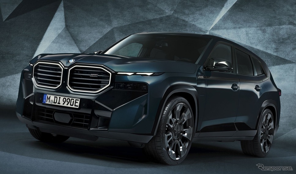 BMW XM の「BMWインディビジュアル」の特別塗装車《photo by BMW》