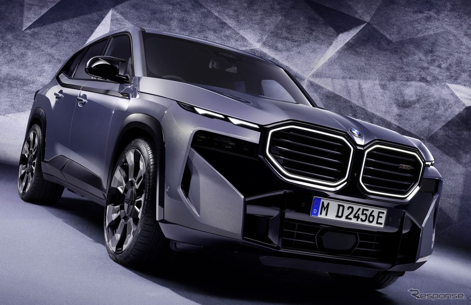 BMW XM の「BMWインディビジュアル」の特別塗装車《photo by BMW》