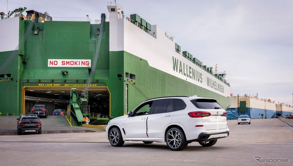 BMWグループの米国サウスカロライナ州スパータンバーグ工場から輸出されるBMWのSUV《photo by BMW》