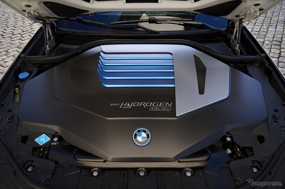 BMWの燃料電池車『iX5 HYDROGEN』《photo by BMW》