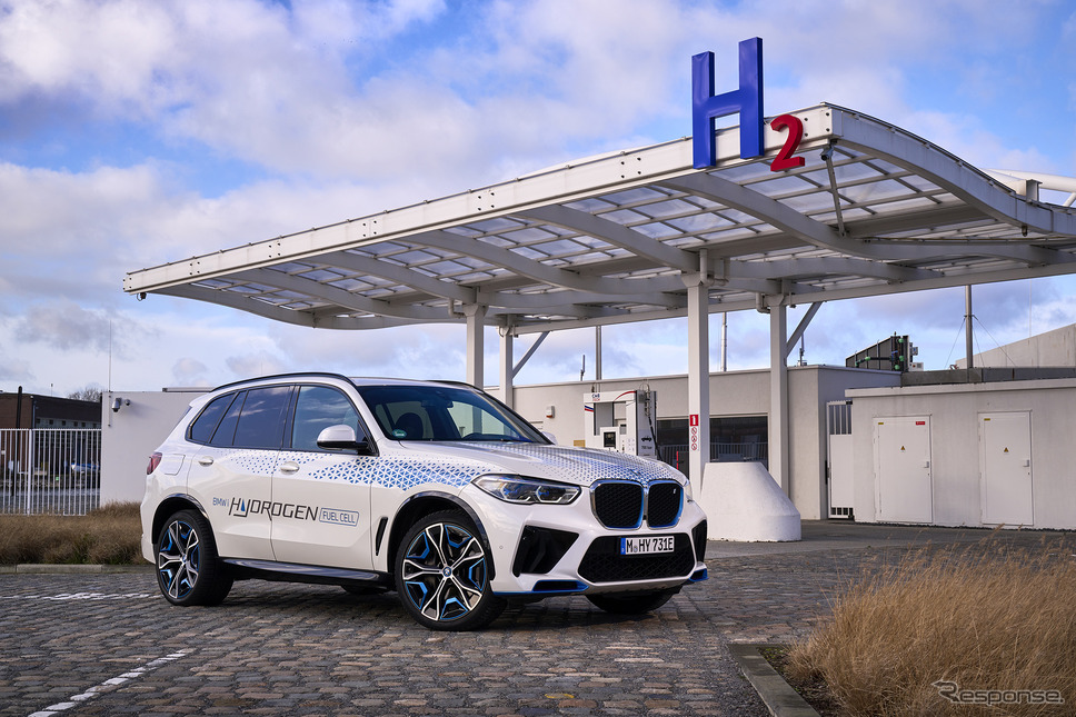 BMWが「燃料電池車」へ舵を切った理由とは？写真は燃料電池車『iX5 HYDROGEN』《photo by BMW》