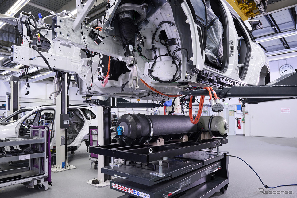 BMWの燃料電池車『iX5 HYDROGEN』の生産工程《photo by BMW》