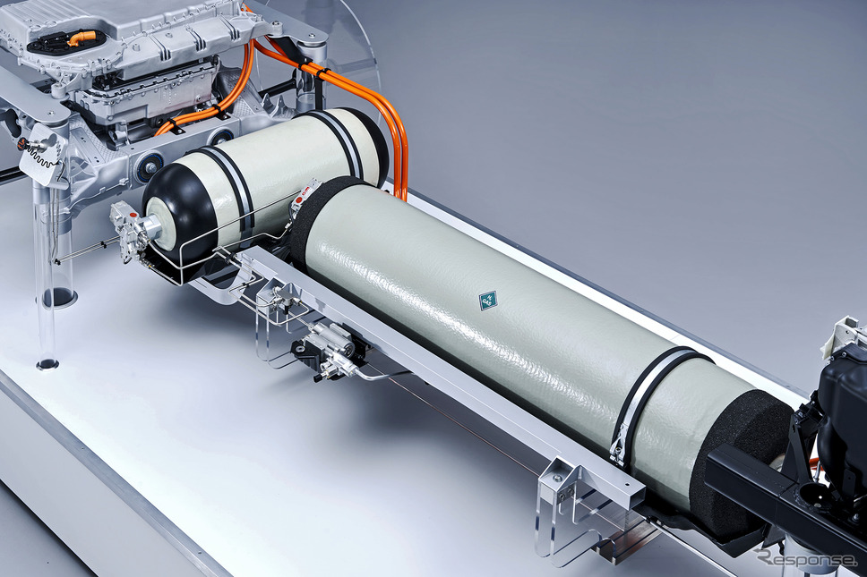 BMWの燃料電池車『iX5 HYDROGEN』の水素タンク《photo by BMW》