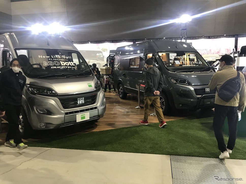デュカトをはじめとしたバンコン13台を展示《写真撮影 南部武寛》