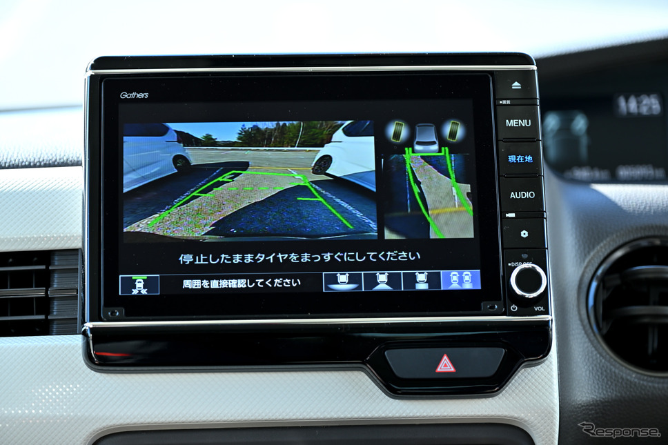 「リアカメラdeあんしんプラス3」の後退駐車サポート《写真撮影 雪岡直樹》