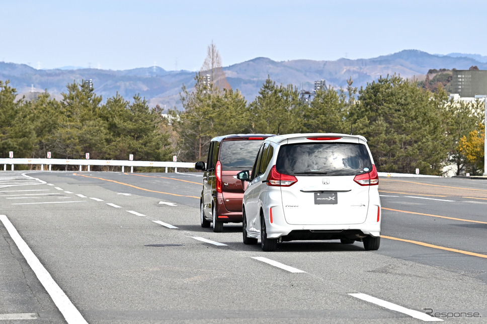 「リアカメラdeあんしんプラス3」の後方車両お知らせ機能を試す《写真撮影 雪岡直樹》