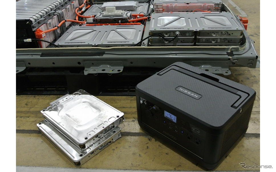 製品に使用される「日産リーフ」の再生バッテリーセル（左）と開発中の製品イメージ（右）。《写真提供 日産自動車》